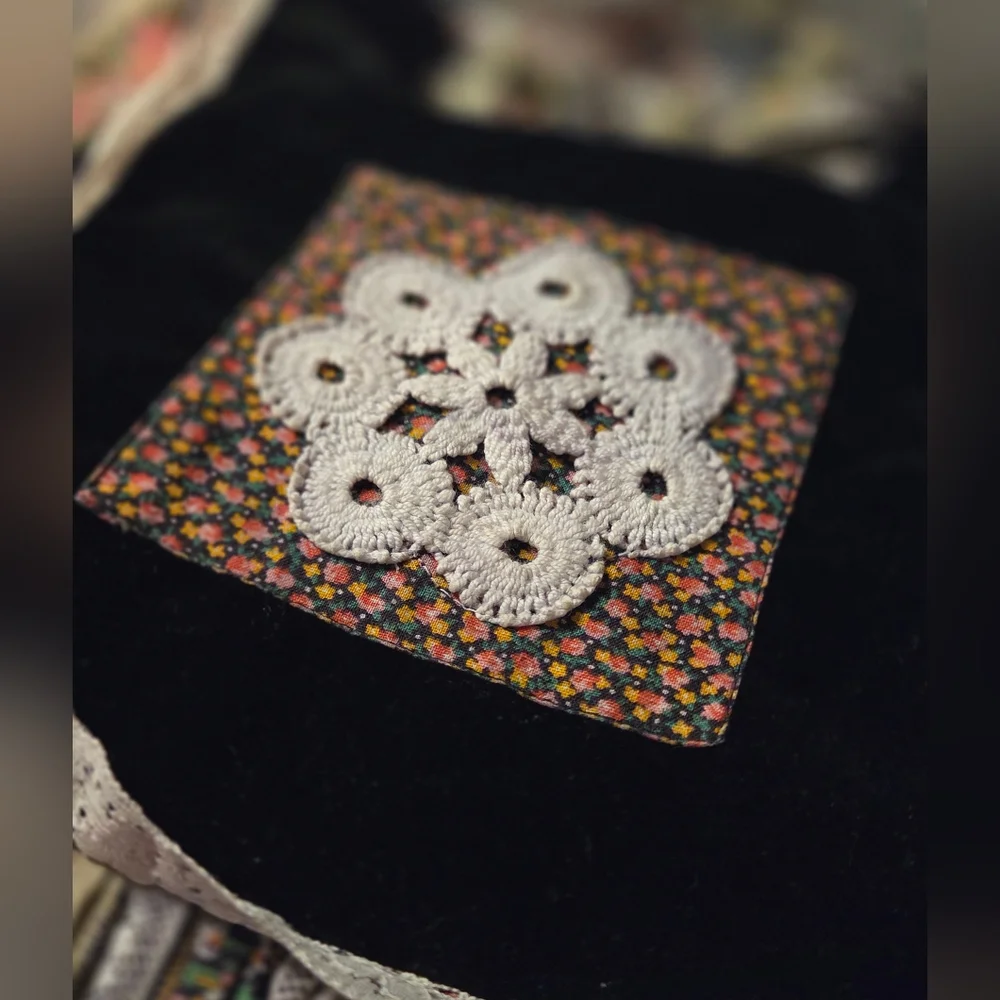 Vintage 70s Handmade Floral Kids Dress w/Velvet Front & Crocheted Applique - Picture 9 of 9